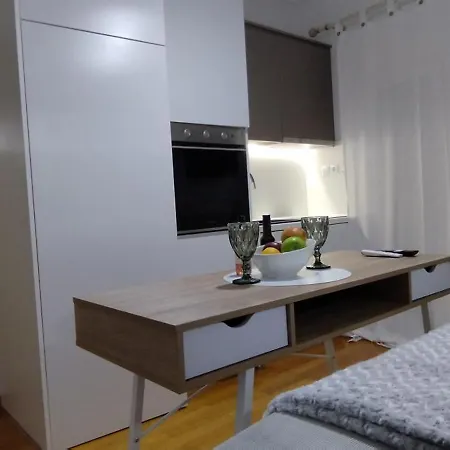 Neoclassical In Kadmia Apartment