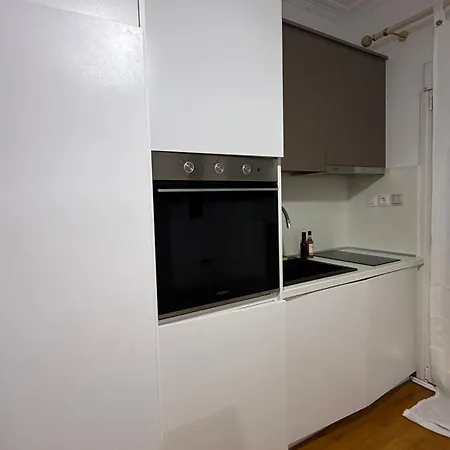 Neoclassical In Kadmia Apartment *