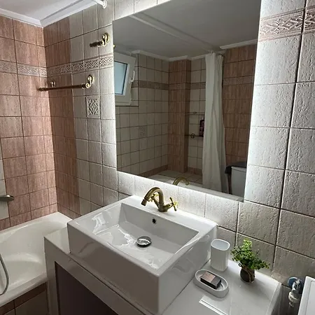Neoclassical In Kadmia Apartment *