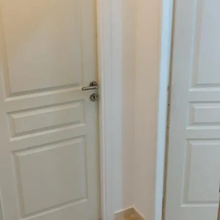 Апартаменты Neoclassical In Kadmia